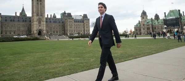 Canadian Liberal Party leader Justin Trudeau walks from the parliament to give a press conference in Ottawa on October 20, 2015 after winning the general elections - Sputnik International