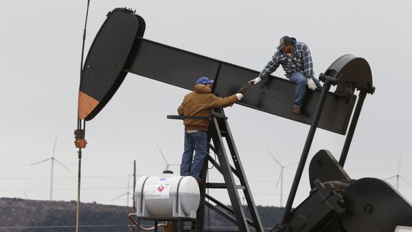 In this photo made Tuesday, Dec. 23, 2014, men work on an well pump near Sweetwater, Texas - Sputnik International