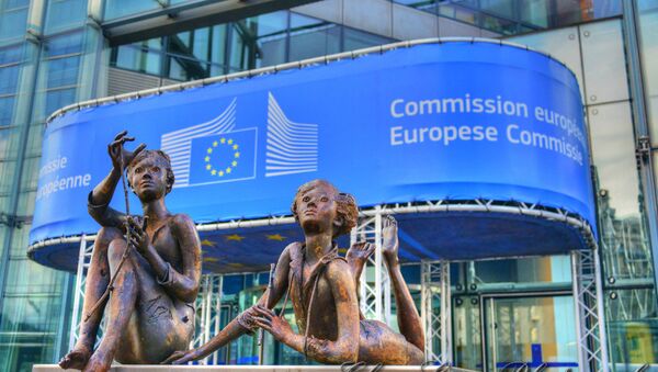 The European Commission - Children Statue - Sputnik International