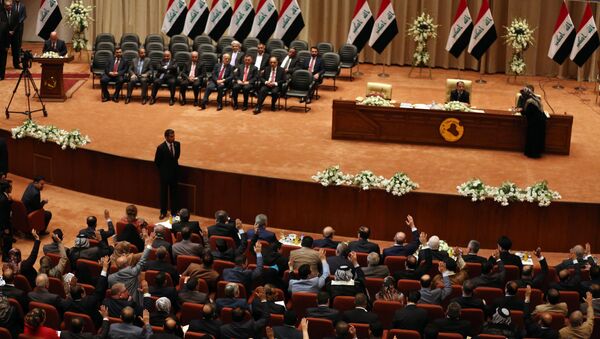 Iraqi lawmakers raise their hands to approve a new government in Baghdad, Iraq, Monday, Sept. 8, 2014 - Sputnik International