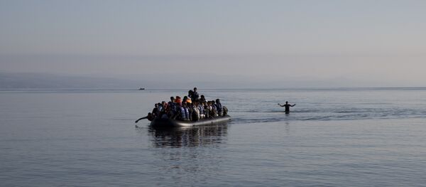 Afghan migrants arrive on the shores of the Greek island of Lesbos after crossing the Aegean sea from Turkey on a inflatable dinghy, Sunday Sept. 27, 2015 - Sputnik International