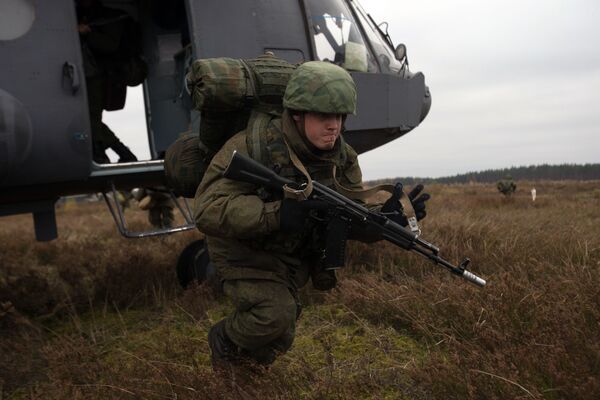 Russian Army's Elite: Airborne Troops Drills in Pskov Region - Sputnik International