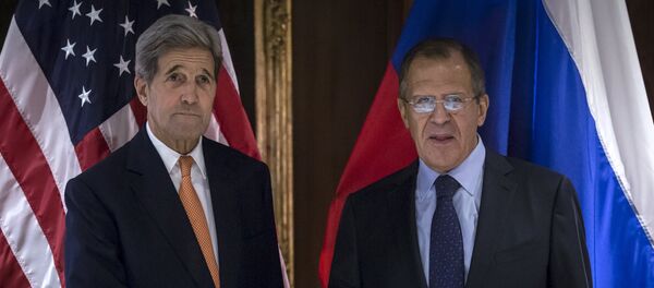 U.S. Secretary of State John Kerry (L) and Russian Foreign Minister Sergey Lavrov shake hands during a photo a photo opportunity in Vienna, October 23, 2015 U.S. Secretary of State John Kerry (L) and Russian Foreign Minister Sergey Lavrov shake hands during a photo a photo opportunity in Vienna, October 23, 2015 - Sputnik International