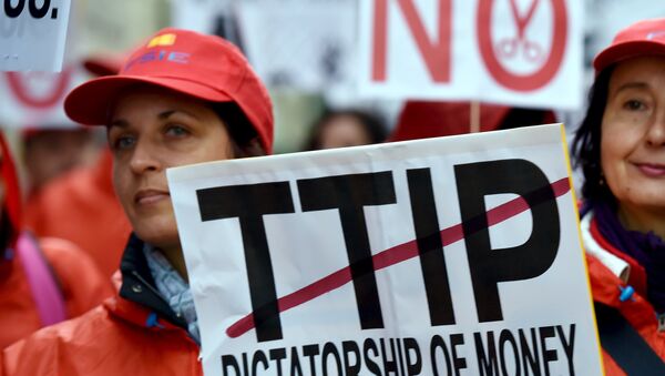 European consumer rights activists take part in a march to protest against the Transatlantic Trade and Investment Partnership (TTIP), austerity and poverty in Brussels, Belgium October 17, 2015 - Sputnik International