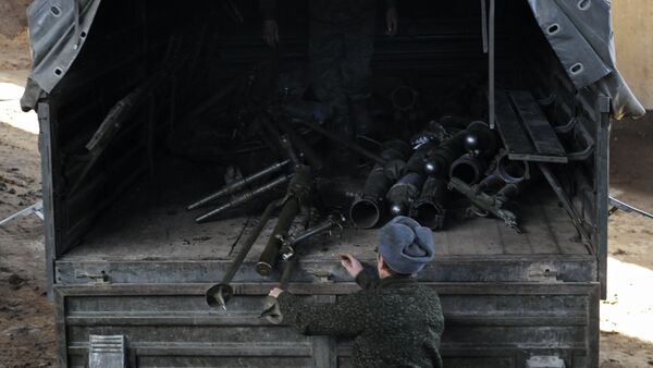 DPR self-defense fighters withdraw mortars from Donetsk - Sputnik International