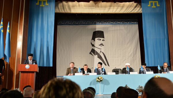 Head of Mejlis of Crimean Tatar people Refat Chubarov, left, at the rostrum, speaks at an extraordinary session of the Kurultay (meeting) of the Crimean Tatar People in Bakhchysarai - Sputnik International