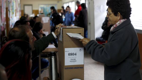 A woman casts her vote at a polling station in Buenos Aires - Sputnik International