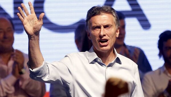 Mauricio Macri, presidential candidate of Cambiemos (Let's Change) coalition waves to his supporters after election in Buenos Aires, Argentina, October 25, 2015. - Sputnik International