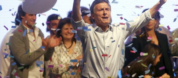 Mauricio Macri, presidential candidate of Cambiemos (Let's Change) coalition waves to his supporters after election in Buenos Aires, Argentina, October 25, 2015. Mauricio Macri, presidential candidate of Cambiemos (Let's Change) coalition waves to his supporters after election in Buenos Aires, Argentina, October 25, 2015. - Sputnik International