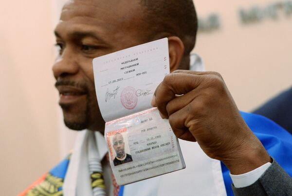Boxer Roy Jones Jr. who has received a Russian passport at a local division of the Russian Federal Migration Service - Sputnik International