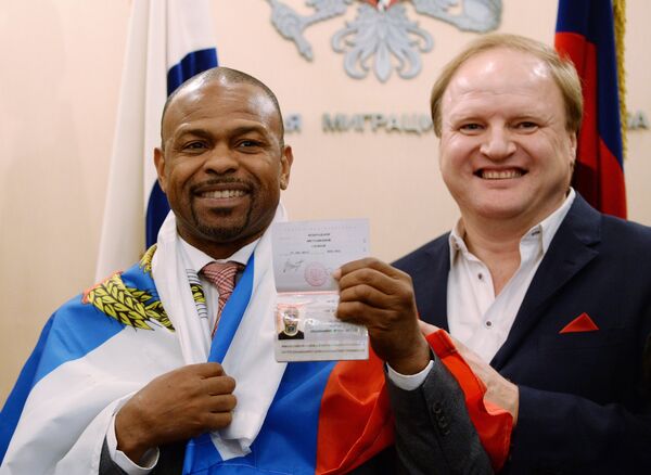 From left: Boxer Roy Jones Jr. who has received a Russian passport and promoter Vladimir Khryunov at a local division of the Russian Federal Migration Service From left: Boxer Roy Jones Jr. who has received a Russian passport and promoter Vladimir Khryunov at a local division of the Russian Federal Migration Service - Sputnik International