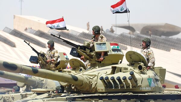 Iraqi T-72s pass in review in Baghdad. (File) - Sputnik International