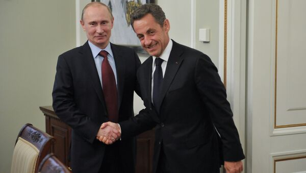 President Vladimir Putin, left, and former French President Nicolas Sarkozy meet in the Novo-Ogaryovo residence. (File) - Sputnik International