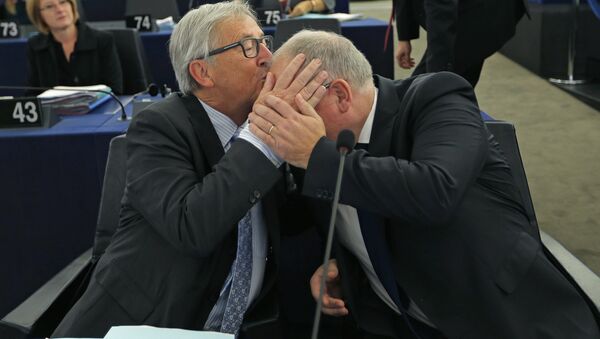 European Commission President Juncker kisses the forehead of Vice-President of the European Commission Timmermans ahead of his address to the European Parliament in Strasbourg. - Sputnik International