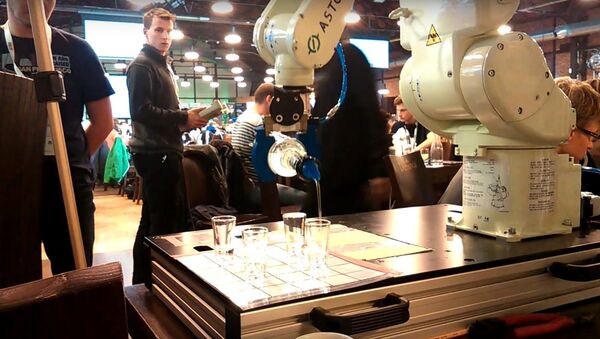 A robot designed to pour vodka - Polewacz 300 AGHacks 2015. - Sputnik International