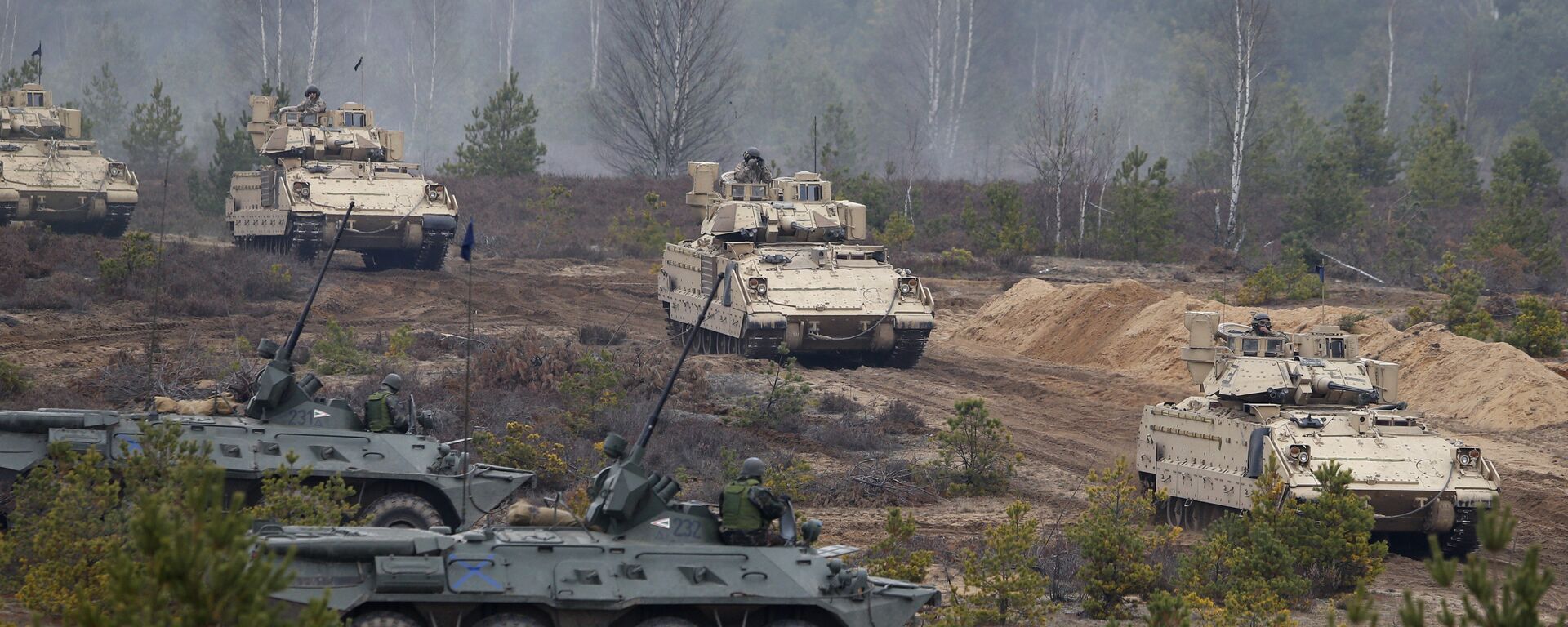 Soldiers from different NATO countries attend a military exercise 'Iron Sword 2014', at the Gaiziunu Training Range in Pabrade some 60km.(38 miles) north of the capital Vilnius, Lithuania, Thursday, Nov. 13, 2014 - Sputnik International, 1920, 29.07.2025