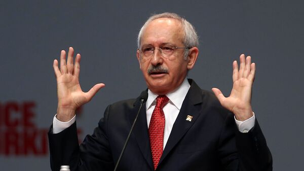Kemal Kilicdaroglu, leader of Turkey's main opposition Republican People's Party (CHP), delivers a speech during a party meeting in Ankara on September 30, 2015 - Sputnik International