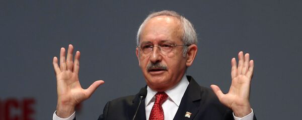 Kemal Kilicdaroglu, leader of Turkey's main opposition Republican People's Party (CHP), delivers a speech during a party meeting in Ankara on September 30, 2015 Kemal Kilicdaroglu, leader of Turkey's main opposition Republican People's Party (CHP), delivers a speech during a party meeting in Ankara on September 30, 2015 - Sputnik International