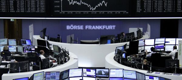 Traders are pictured at their desks in front of the DAX board at the stock exchange in Frankfurt, Germany, October 29, 2015 - Sputnik International
