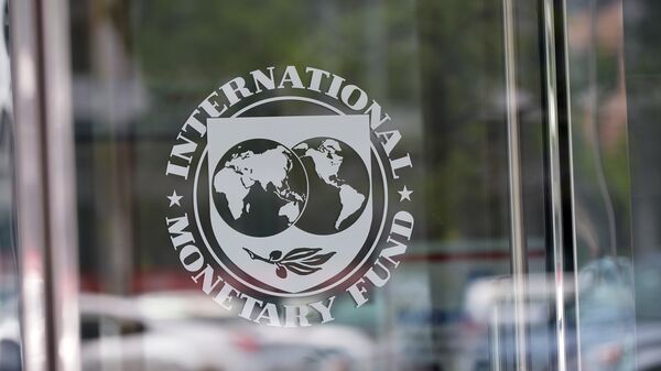 The seal of the International Monetary Fund is seen at the headquarters building in Washington, DC on July 5, 2015 - Sputnik International