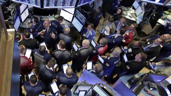Traders gather at the post that handles Allergan on the floor of the New York Stock Exchange,Thursday, Oct. 29, 2015 - Sputnik International