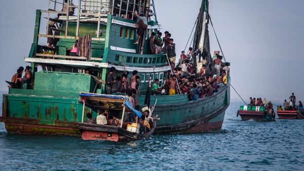 In this photo taken on May 20, 2015 shows Rohingya migrants resting on a boat off the coast near Kuala Simpang Tiga in Indonesia's East Aceh district of Aceh province before being rescued - Sputnik International