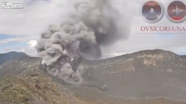 Costa Rica's Turrialba Volcano Erupts - Bonus Video of Kid Erupting ! - Sputnik International