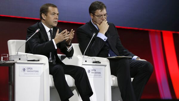 October 28, 2015. Prime Minister Dmitry Medvedev, left, and Serbian Prime Minister Aleksandar Vucic at the plenary session Human being between trends of technological revolution at the 4th Open Innovations International Forum in Moscow - Sputnik International