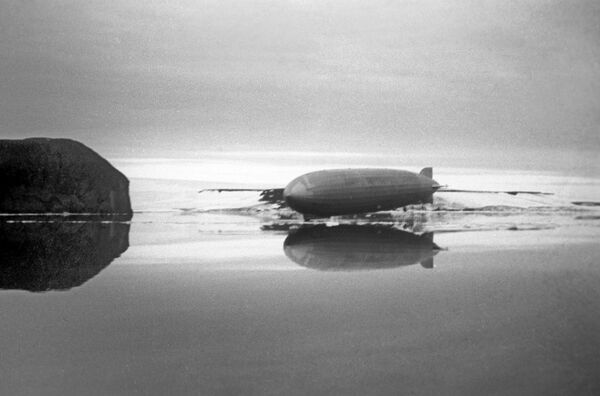 The Arctic expedition on the icebreaker ship Malygin. 1931. German airship Count Zeppelin which carried out a flight Berlin-Moscow-the Arctic-Berlin The Arctic expedition on the icebreaker ship Malygin. 1931. German airship Count Zeppelin which carried out a flight Berlin-Moscow-the Arctic-Berlin - Sputnik International