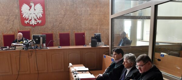 French-Polish film director Roman Polanski (C) sits between his lawyers Jerzy Stachowicz (L) and Jan Olszewski (R) at the District Court in Krakow, Poland, on September 22, 2015 French-Polish film director Roman Polanski (C) sits between his lawyers Jerzy Stachowicz (L) and Jan Olszewski (R) at the District Court in Krakow, Poland, on September 22, 2015 - Sputnik International