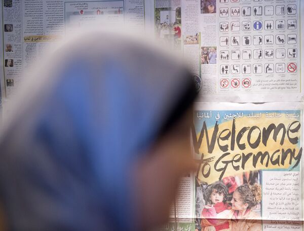 A woman waits in front of a wall newspaper in the initial reception center for asylum seekers in Halle/Saale, Germany, Friday, Oct. 16, 2015. A woman waits in front of a wall newspaper in the initial reception center for asylum seekers in Halle/Saale, Germany, Friday, Oct. 16, 2015. - Sputnik International