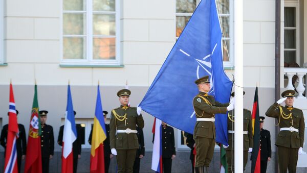 Lithuanian soldiers raise the NATO and Lithuanian flags during a ceremony to mark the 10th anniversary of Lithuania joining the NATO military alliance, in Vilnius on March 29, 2014. - Sputnik International