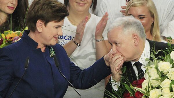 Conservative Law and Justice leader Jaroslaw Kaczynski kisses hand Justice candidate for the Prime Minister Beata Szydlo, left, at the party's headquarters in Warsaw, Poland, on Sunday, Oct.25, 2015 - Sputnik International