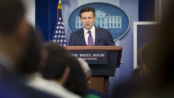 White House Press secretary Josh Earnest speaks to the media during the daily briefing in the Brady Press Briefing Room of the White House, Thursday, Oct. 29, 2015 - Sputnik International
