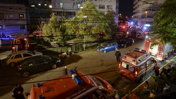 Emergency services work outside a nightclub in Bucharest, Romania October 31, 2015 - Sputnik International