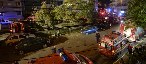 Emergency services work outside a nightclub in Bucharest, Romania October 31, 2015 - Sputnik International