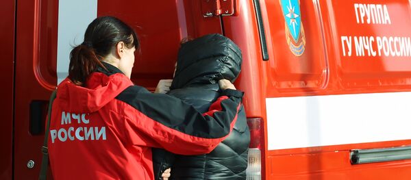 An Emergencies Ministry counselor helps a relative of Flight 9268 passengers at Pulkovo airport, the destination of the Kogalymavia Airlines Airbus A321 en route from Sharm el-Sheikh - Sputnik International