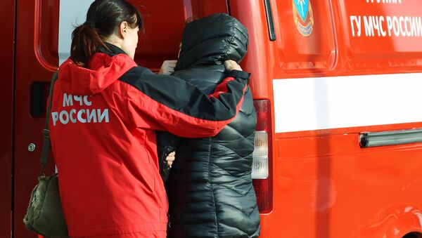 An Emergencies Ministry counselor helps a relative of Flight 9268 passengers at Pulkovo airport, the destination of the Kogalymavia Airlines Airbus A321 en route from Sharm el-Sheikh - Sputnik International