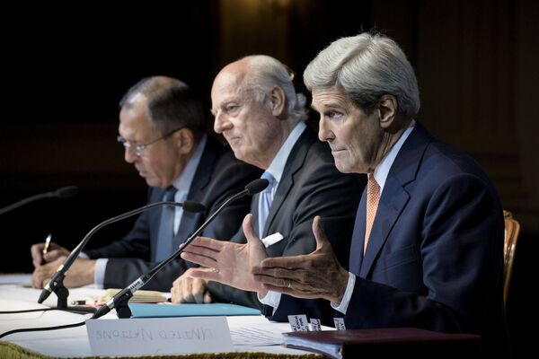 (L-R) Russian Foreign Minister Sergei Lavrov, U.N. Special Envoy for Syria Staffan de Mistura and U.S. Secretary of State John Kerry hold a news conference at the Grand Hotel in Vienna, Austria October 30, 2015 (L-R) Russian Foreign Minister Sergei Lavrov, U.N. Special Envoy for Syria Staffan de Mistura and U.S. Secretary of State John Kerry hold a news conference at the Grand Hotel in Vienna, Austria October 30, 2015 - Sputnik International