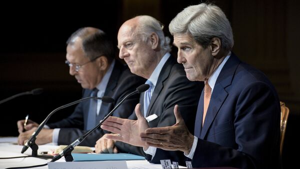 (L-R) Russian Foreign Minister Sergei Lavrov, U.N. Special Envoy for Syria Staffan de Mistura and U.S. Secretary of State John Kerry hold a news conference at the Grand Hotel in Vienna, Austria October 30, 2015 - Sputnik International