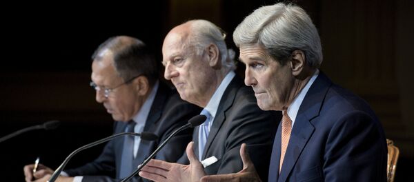 (L-R) Russian Foreign Minister Sergei Lavrov, U.N. Special Envoy for Syria Staffan de Mistura and U.S. Secretary of State John Kerry hold a news conference at the Grand Hotel in Vienna, Austria October 30, 2015 - Sputnik International