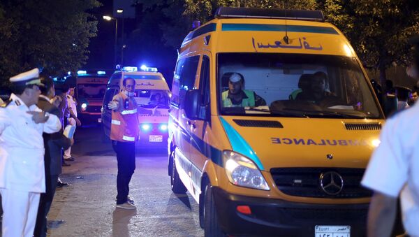 Police open the way for ambulances carrying the bodies of passengers of a Russian airliner which crashed in Sinai, into a morgue in Cairo, Egypt, October 31, 2015 - Sputnik International