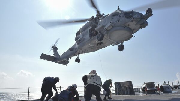 U.S. Navy Sailors participate in a medical training exercise on the deck of the Arleigh Burke-class guided missile destroyer USS Lassen (DDG 82) with an MH-60R Seahawk helicopter, in the South China Sea, October 28, 2015 - Sputnik International