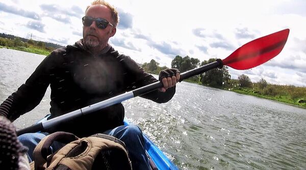 Mattin paddling along the Volga. - Sputnik International