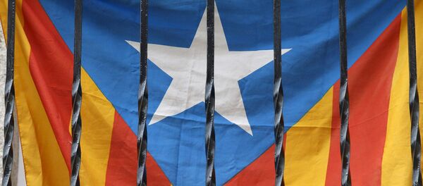 An estelada flag (Catalan separatist flag) is seen through the bars of a balcony in Barcelona, Spain, October 27, 2015 - Sputnik International