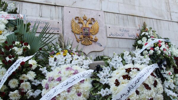 Flower wreaths near the Russian embassy in Damascus brought in memory of those who died in the crash of Kogalymavia Airlines' Airbus A321 plane (Flight 9268) en route from Sharm el-Sheikh to St. Petersburg - Sputnik International