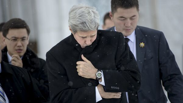 U.S. Secretary of State John Kerry leaves after touring the Hazrat Sultan Mosque in Astana, November 2, 2015 - Sputnik International