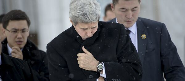 U.S. Secretary of State John Kerry leaves after touring the Hazrat Sultan Mosque in Astana, November 2, 2015 - Sputnik International