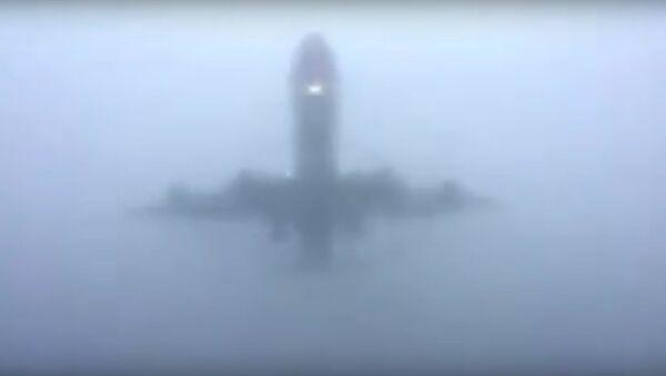 Planes Emerge From Thick Fog Shrouding London’s Heathrow Airport - Sputnik International