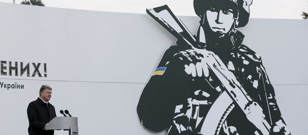 Ukraine's President Petro Poroshenko speaks during the opening ceremony of an exhibition showcasing new Ukrainian military equipment in Kiev, Ukraine, October 14, 2015 - Sputnik International